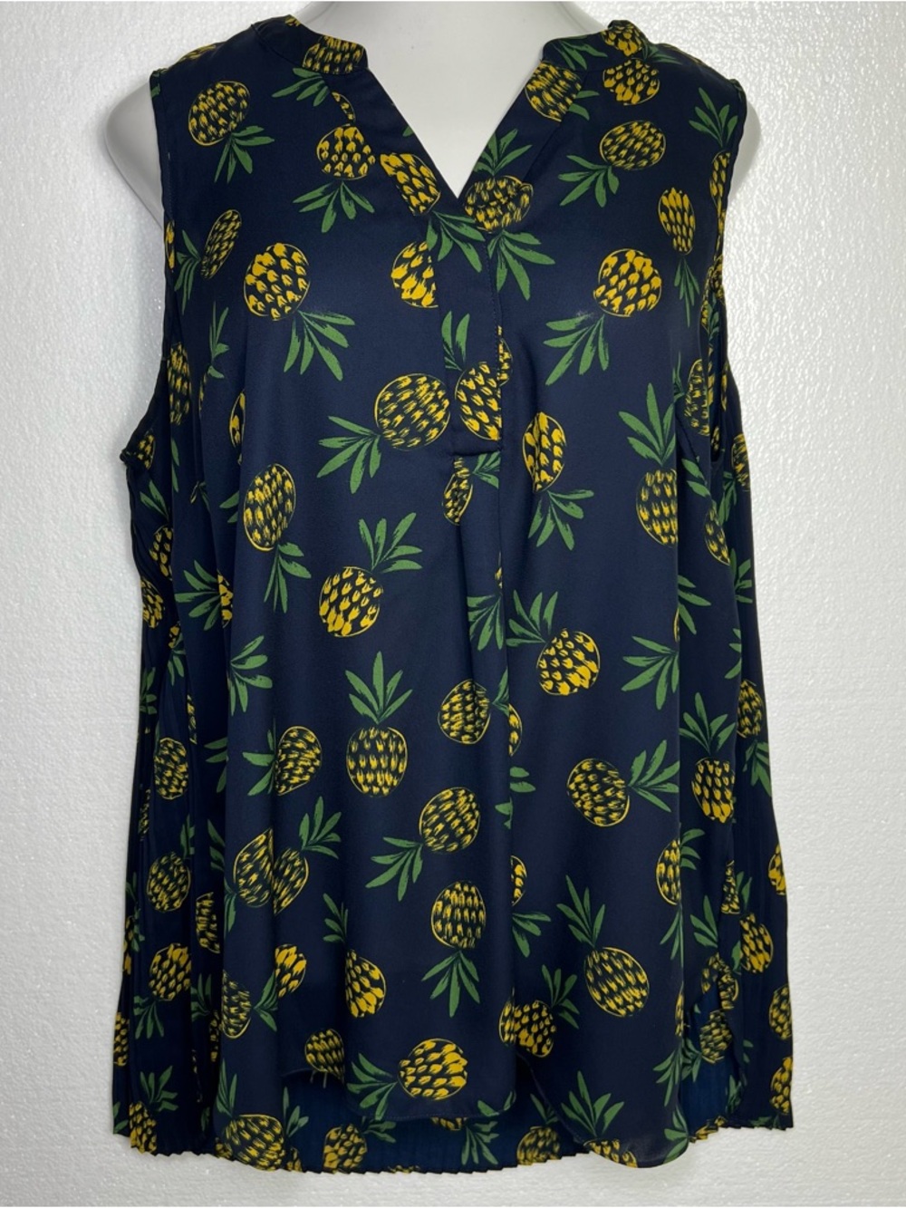 CJ Banks summer Blouse Tank Top Navy Pineapple Print Pleated Back size 1X